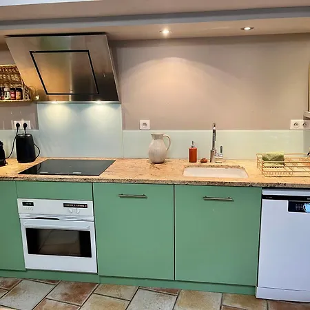 Holiday home Charming & Medieval Completely Renovated With Great Exterior And Views Mallemort