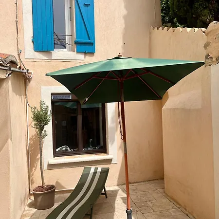 Charming & Medieval Completely Renovated With Great Exterior And Views * Mallemort