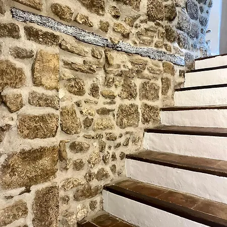 Charming & Medieval Completely Renovated With Great Exterior And Views Holiday home